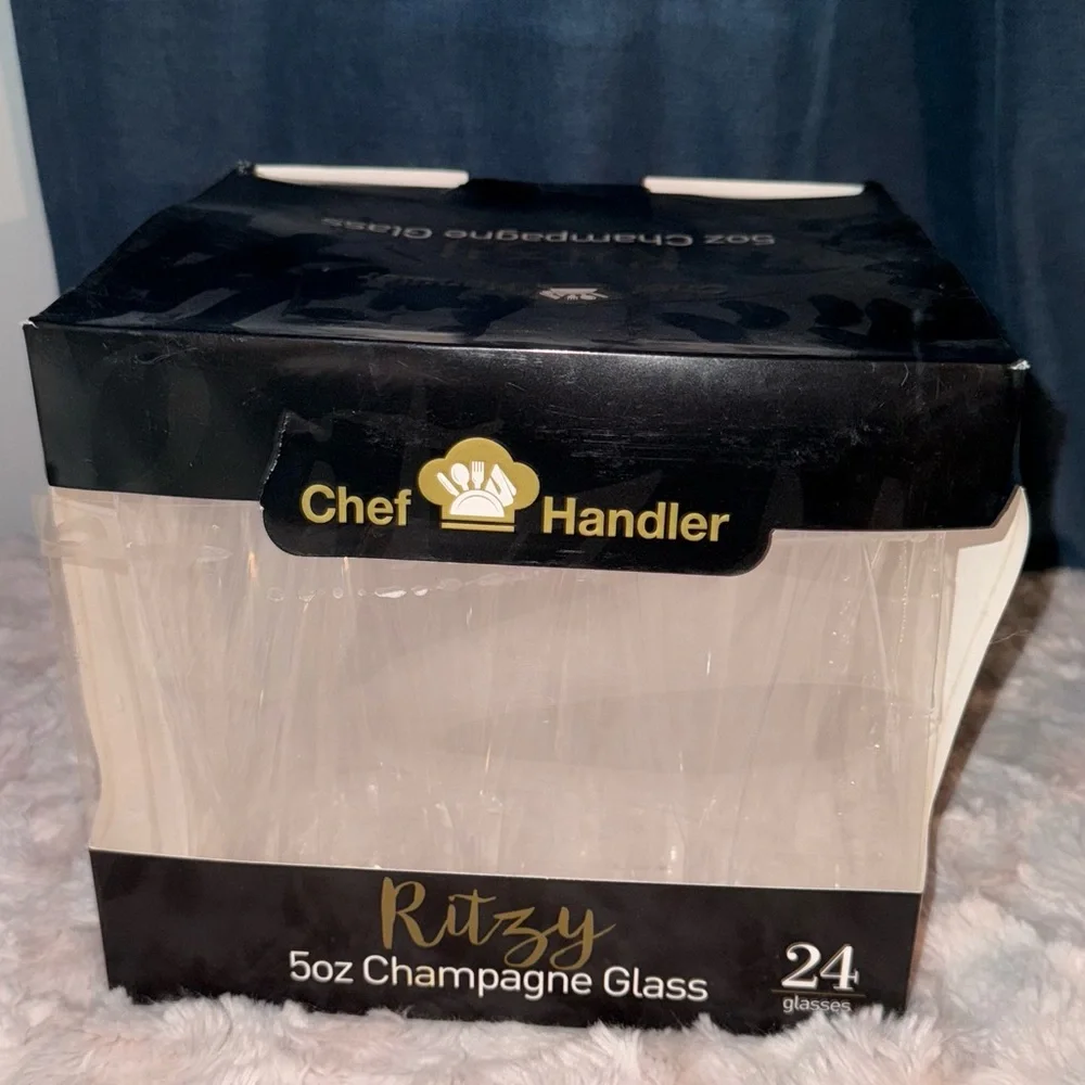 NWT’s Ritzy Clear Wine Glasses - 24 Pack